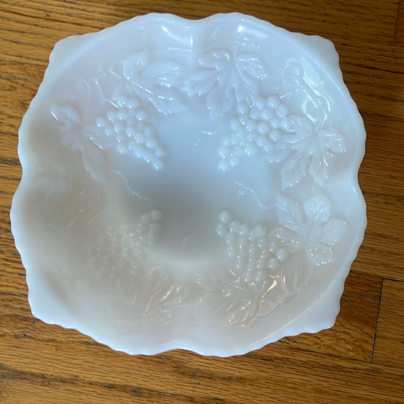 White Glass Decorative Dish w/Grape accents 9”x9” - Picture 1 of 4